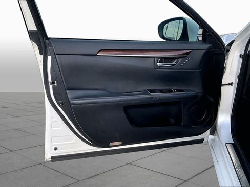 Used 2016 Lexus ES 350 w/ Premium Package w/Wood Trim FWD image 21