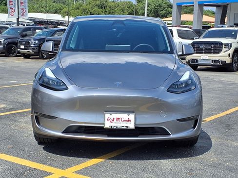 Used 2024 Tesla Model Y Long Range AWD/4WD image 2