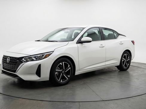 Used 2025 Nissan Sentra SV image 3