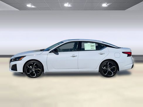 New 2025 Nissan Altima 2.5 SR w/ SR Premium Package image 2