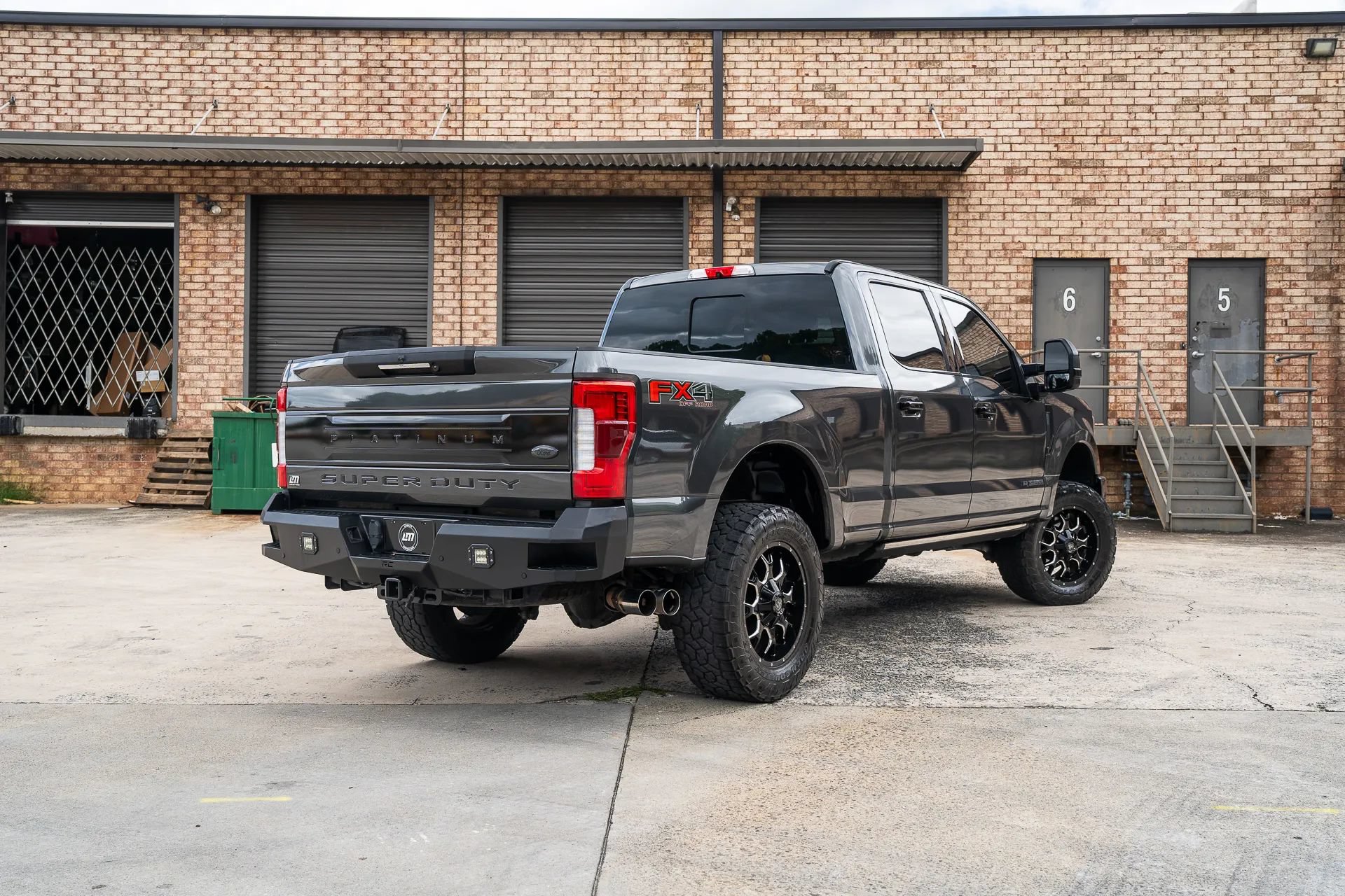 Used 2019 Ford F350 Platinum w/ Platinum Ultimate Package AWD/4WD image 2