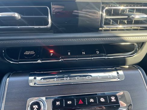 Used 2025 Lincoln Aviator Reserve w/ Jet Appearance Package AWD/4WD image 17