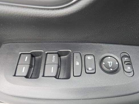 Certified 2025 Honda HR-V LX image 27