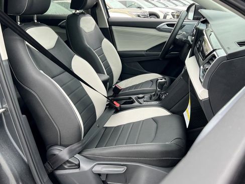 New 2025 Volkswagen Taos SEL image 10