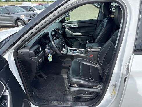 Used 2021 Ford Explorer XLT w/ Equipment Group 202A image 19