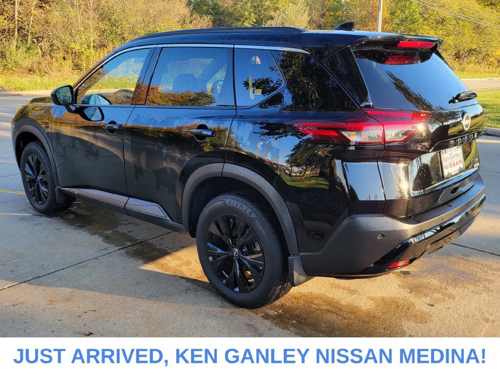 Certified 2023 Nissan Rogue SV w/ SV Premium B Package AWD/4WD image 5