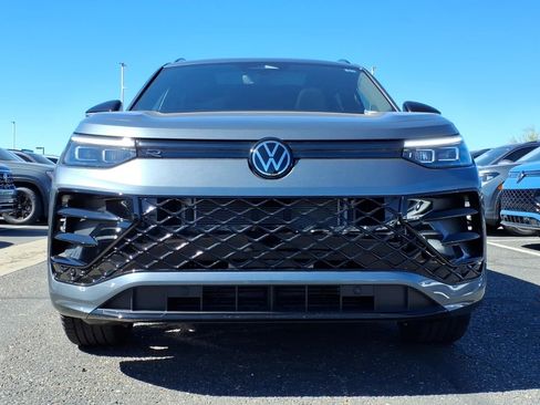 New 2026 Volkswagen Tiguan SE R-Line FWD image 2