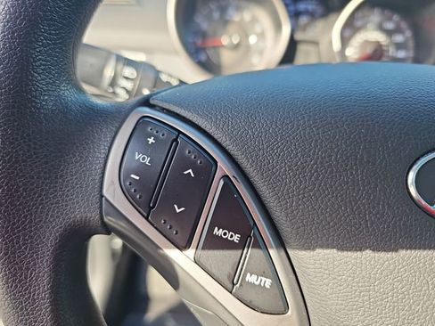 Used 2013 Hyundai Elantra GLS w/ Preferred Pkg image 16