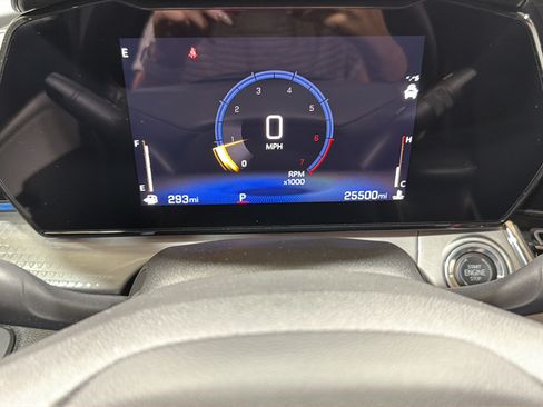 Used 2025 Chevrolet Trax LT w/ LT Convenience Package FWD image 19