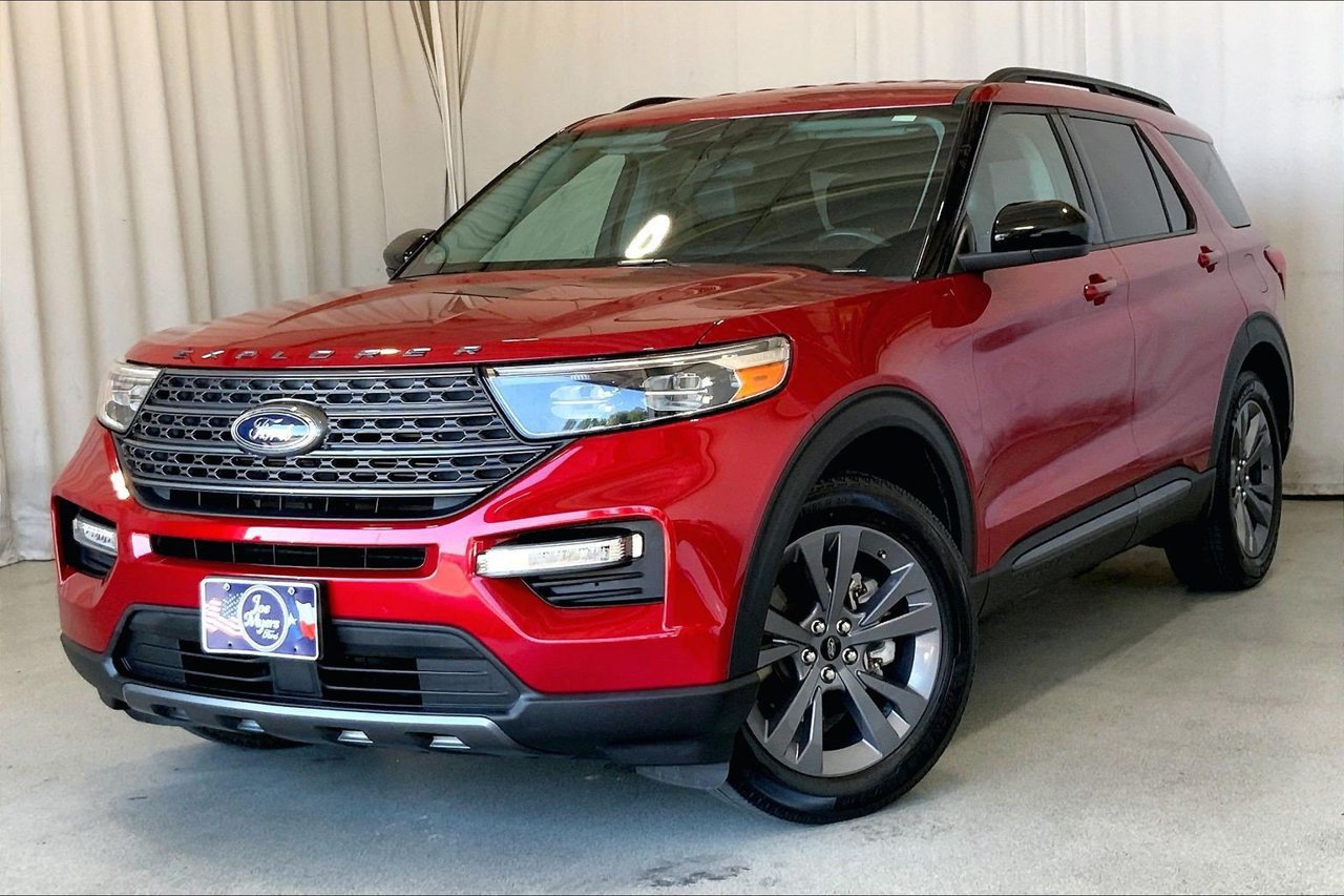 Used 2023 Ford Explorer XLT w/ Equipment Group 202A RWD image 12