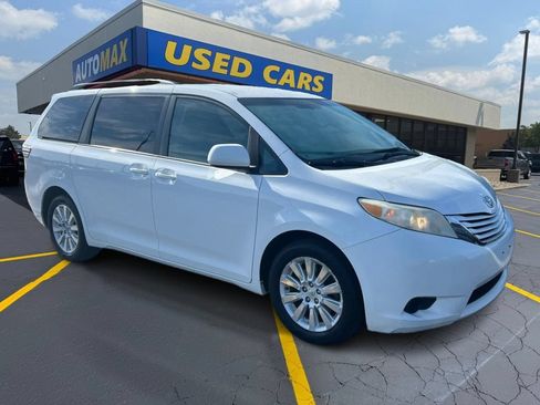 Used 2015 Toyota Sienna LE AWD/4WD image 4