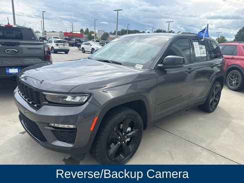 Used 2023 Jeep Grand Cherokee Limited w/ Black Appearance Package RWD image 4