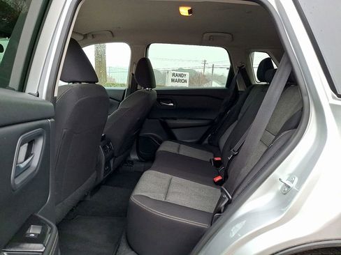 Used 2024 Nissan Rogue SV image 10