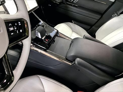 Used 2025 Land Rover Range Rover Sport Dynamic SE image 17