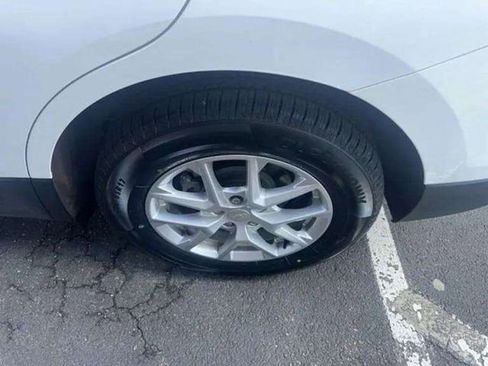 Used 2024 Chevrolet Equinox LT image 18