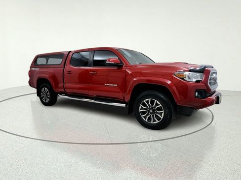 Used 2017 Toyota Tacoma TRD Sport AWD/4WD image 10