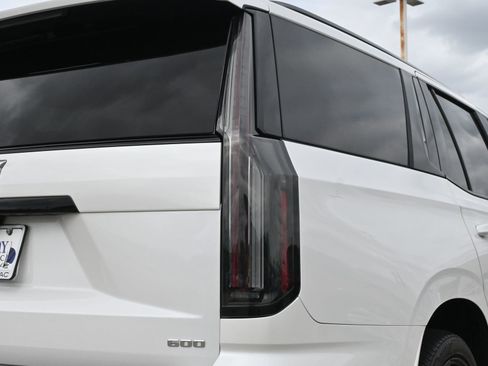 Certified 2025 Cadillac Escalade Sport Platinum w/ LPO, Floor Liner Package AWD/4WD image 23