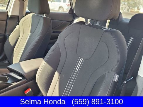 Used 2021 Hyundai Elantra SEL image 11