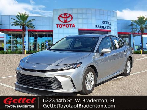 Certified 2025 Toyota Camry LE image 1
