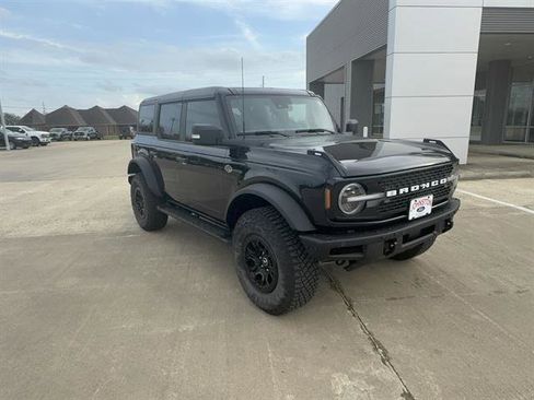 Used 2024 Ford Bronco Wildtrak image 3