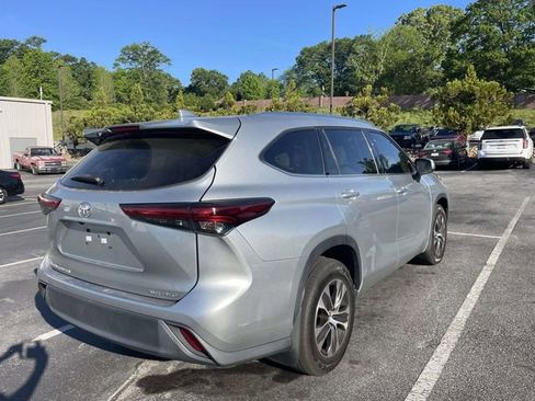 Used 2021 Toyota Highlander XLE image 12