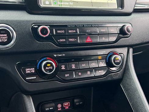 Used 2018 Kia Niro EX Premium image 19