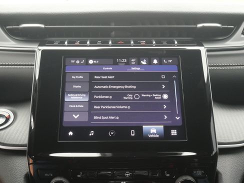 Used 2025 Jeep Grand Cherokee L Altitude image 17