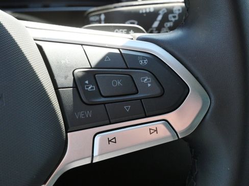 Certified 2025 Volkswagen Atlas Peak Edition SE AWD/4WD image 31