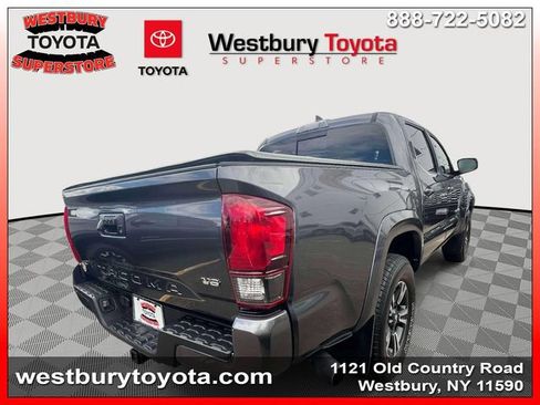 Used 2018 Toyota Tacoma TRD Sport AWD/4WD image 7