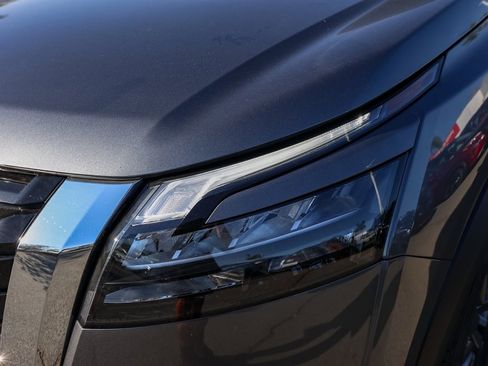 New 2025 Nissan Pathfinder SV image 10