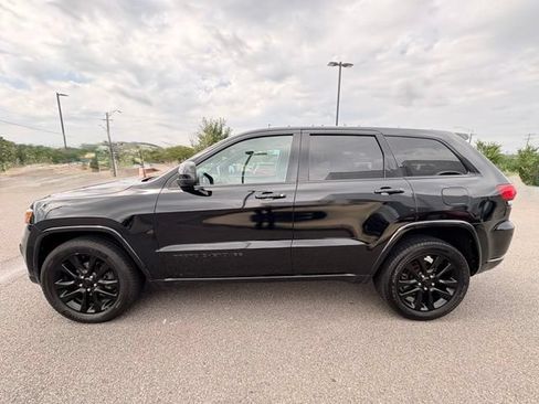 Used 2018 Jeep Grand Cherokee Altitude AWD/4WD image 3