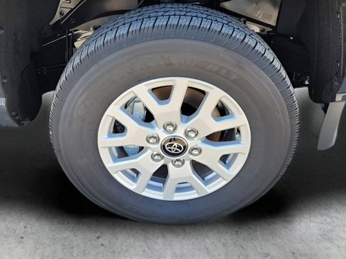 Used 2024 Toyota Tacoma SR5 AWD/4WD image 36
