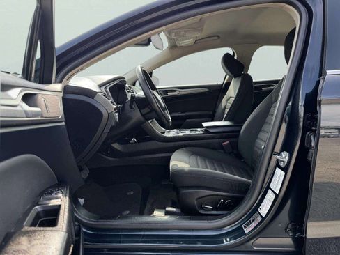 Used 2020 Ford Fusion SE image 15