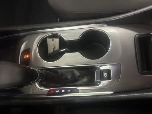 Used 2025 Chevrolet Malibu LT FWD image 12