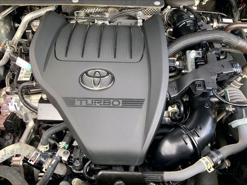 Used 2024 Toyota Highlander LE AWD/4WD image 33