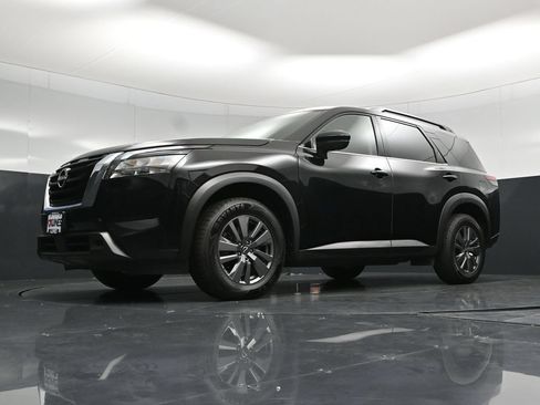 Used 2025 Nissan Pathfinder SV FWD image 57