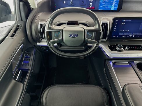 Used 2025 Ford Expedition Platinum AWD/4WD image 15