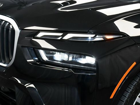 Used 2023 BMW X7 xDrive40i w/ M Sport Package image 88