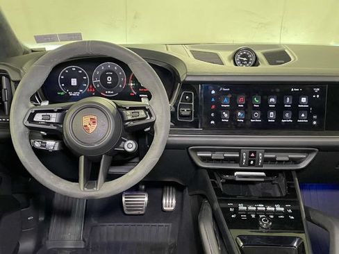 Certified 2025 Porsche Cayenne GTS AWD/4WD image 27