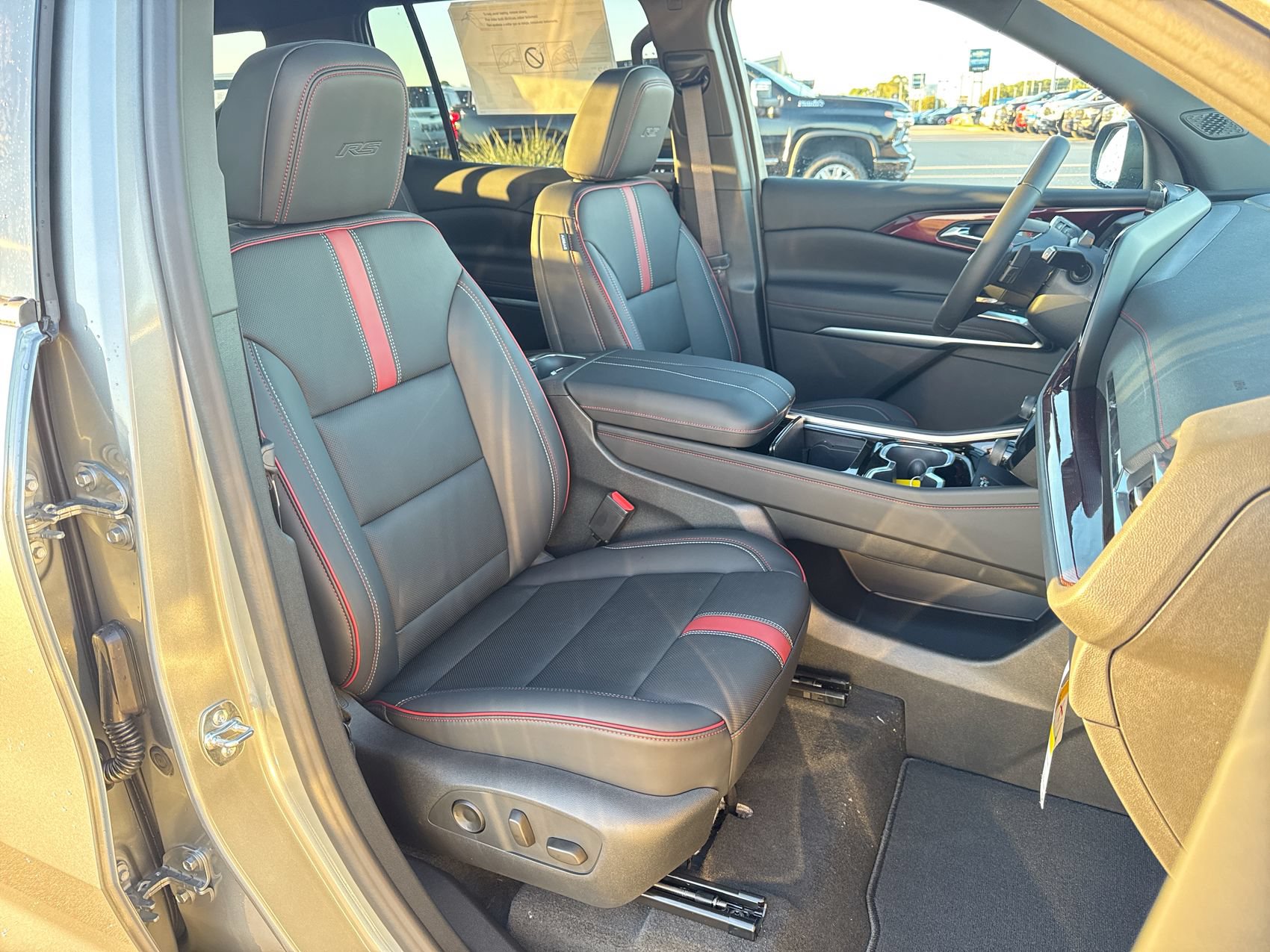 New 2027 Chevrolet Traverse RS FWD image 28