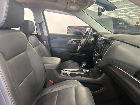 Used 2021 Chevrolet Traverse LT w/ LT Premium Package image 14