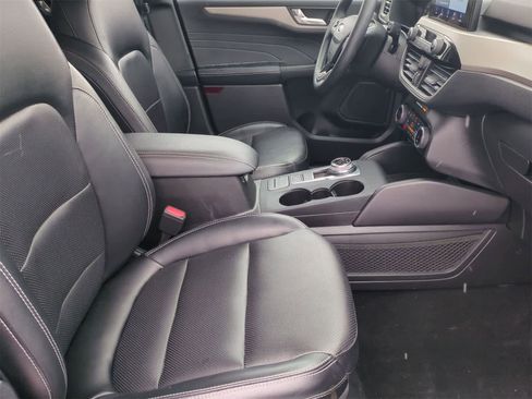 Used 2022 Ford Escape SEL image 11