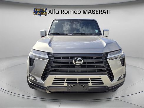 Used 2024 Lexus GX 550 image 3