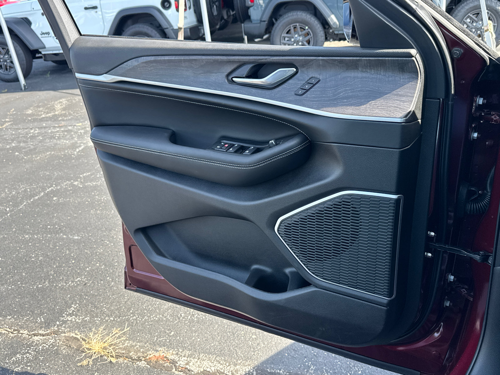 New 2026 Jeep Grand Cherokee Limited AWD/4WD image 18