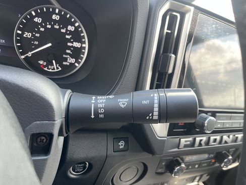 Used 2025 Nissan Frontier SV w/ SV Convenience Package image 24