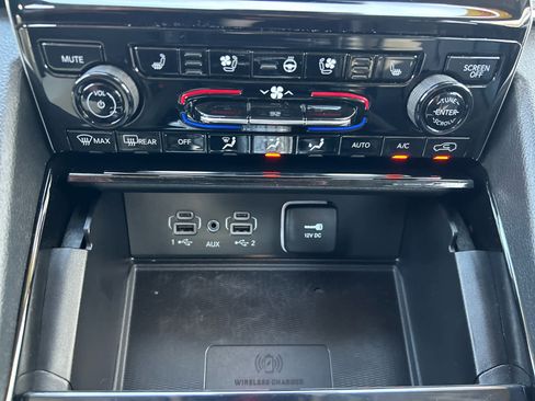 Used 2023 Jeep Grand Cherokee L Limited w/ Luxury Tech Group II AWD/4WD image 20