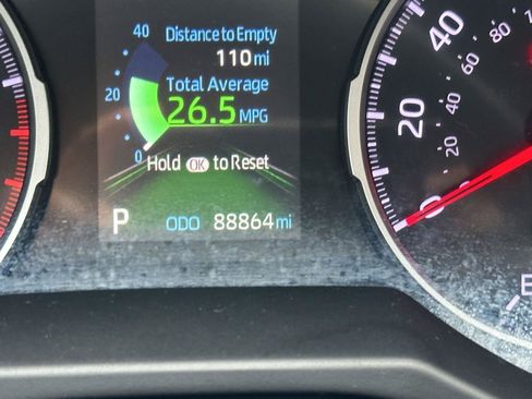 Used 2021 Toyota RAV4 LE FWD image 14