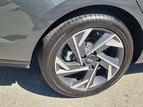 Certified 2025 Hyundai Elantra SEL FWD image 25