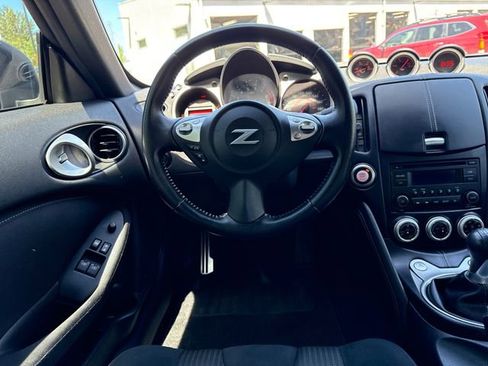 Used 2017 Nissan 370Z Coupe RWD image 13