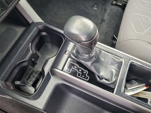 Used 2018 Toyota Tacoma TRD Off-Road image 18